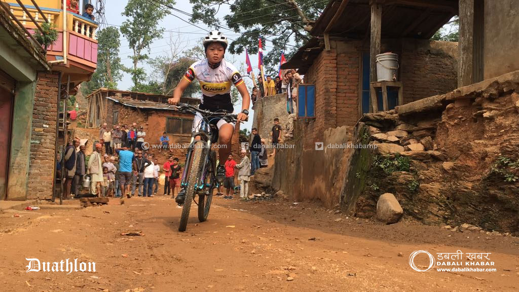woman participant duathlon game