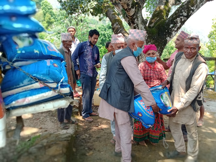lockdown period goma devi rice donate in newar gaun tarkeshwor rural municipality nuwakot