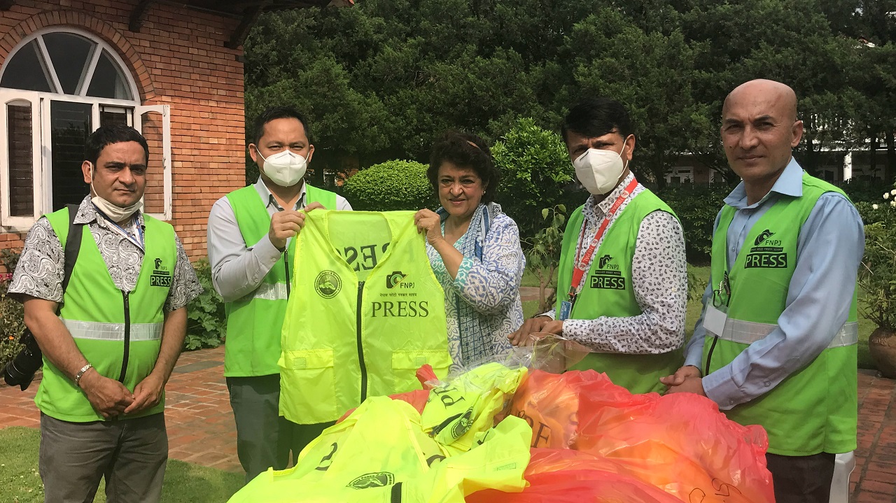 gp foundation donate press jacket to fnpj nepal_edited