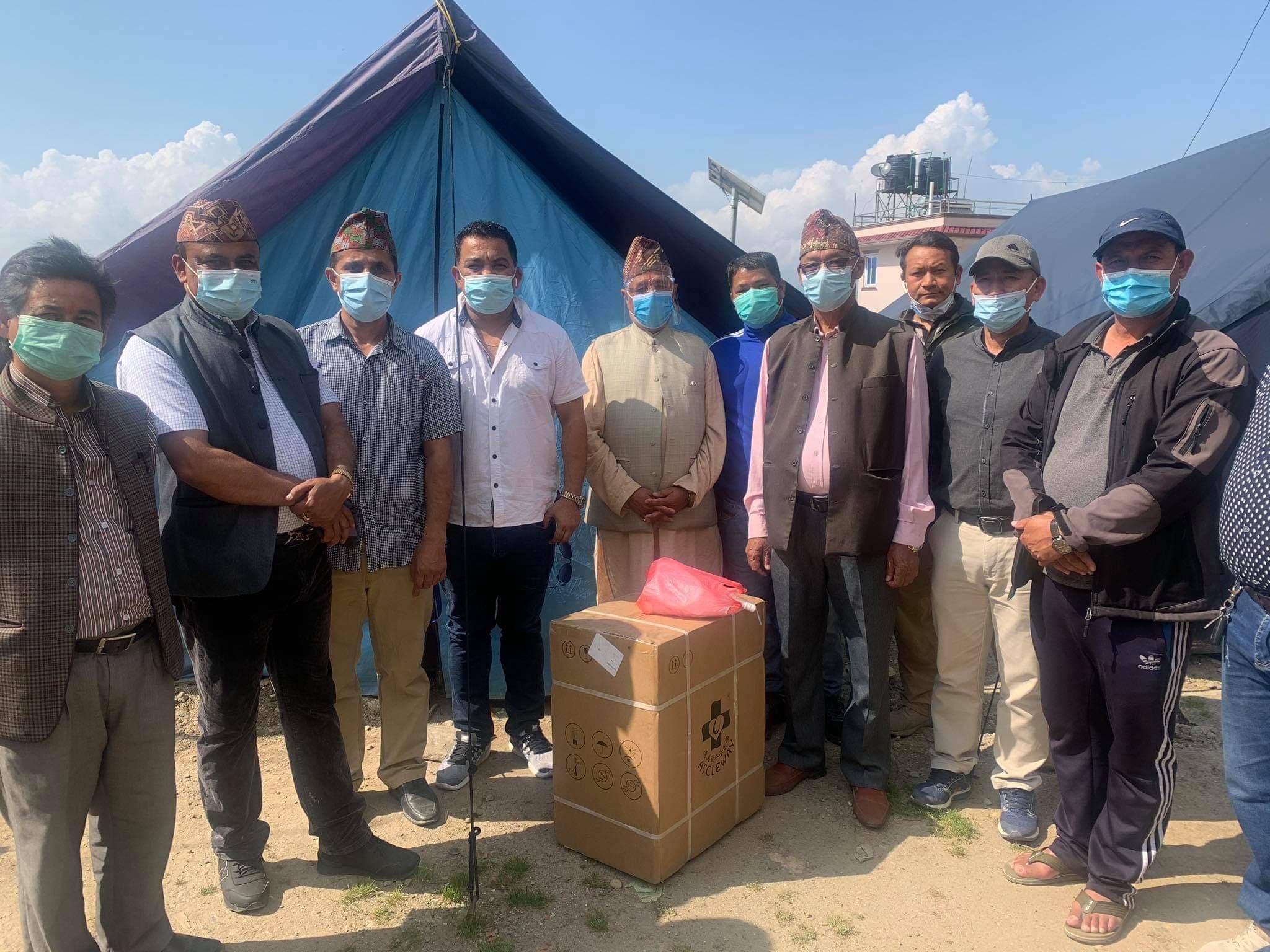 डा. लोहनीद्वारा ककनी अस्पताललाई अक्सिजन जेनेरेटर प्रदान