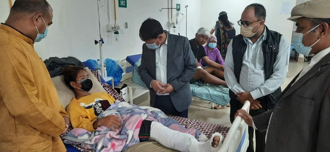 मन्त्री पाण्डेले लिए घाईते बिरामीको स्वास्थ्यबारे जानकारी