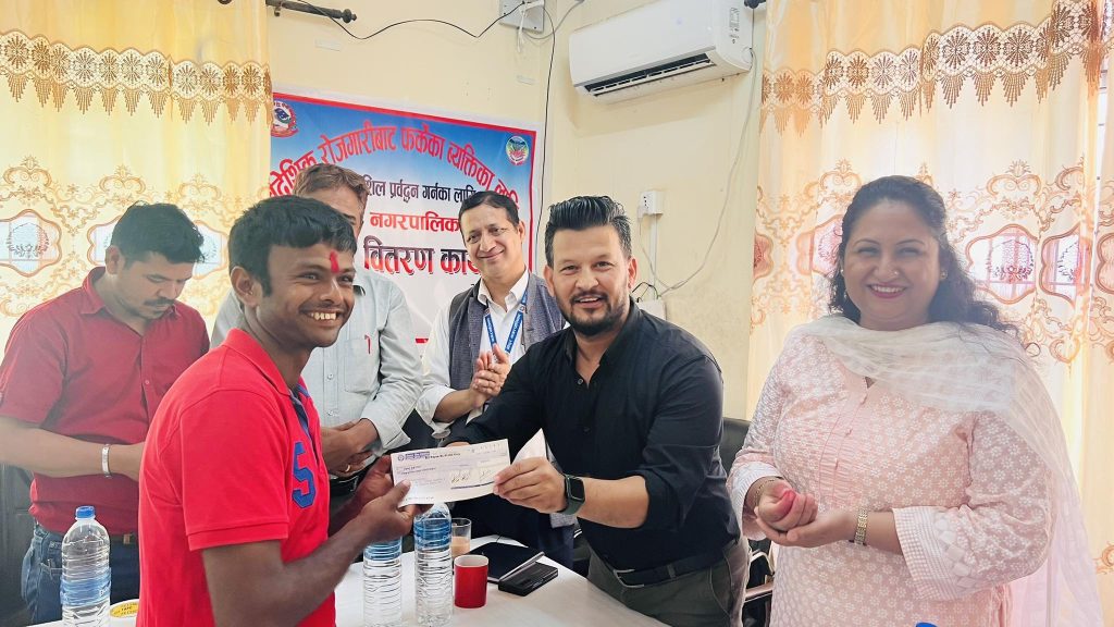 bidur municipality distributed money token to youth
