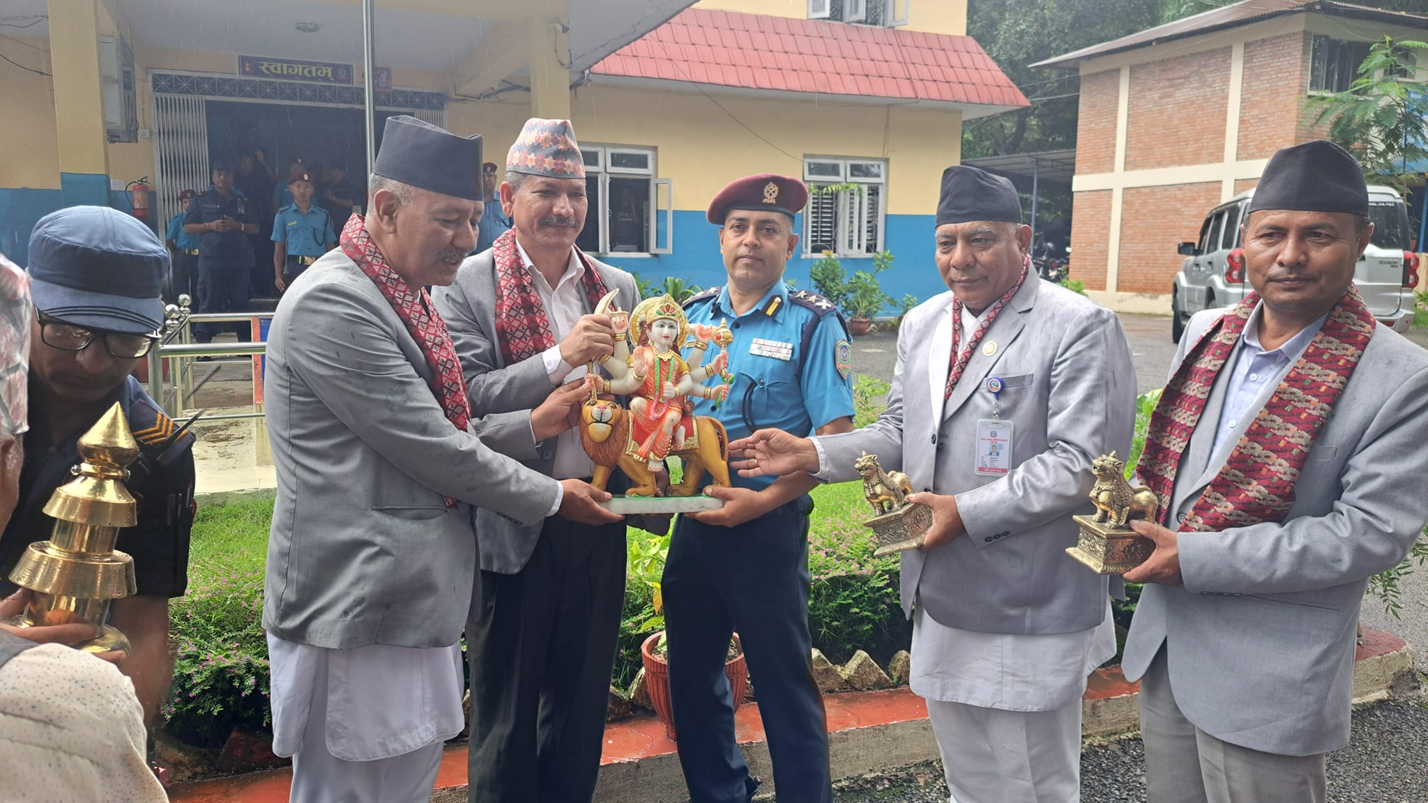 प्रहरीलाई भगवती मूर्ति हस्तान्तरण