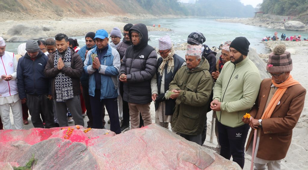 Laying wreaths at the tomb of Prithvi Narayan Shah