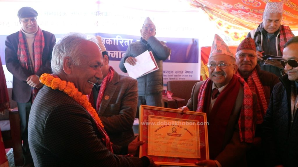 journalist yuvaraj ghimire rewarded from Editor Society Nepal Honor 2081