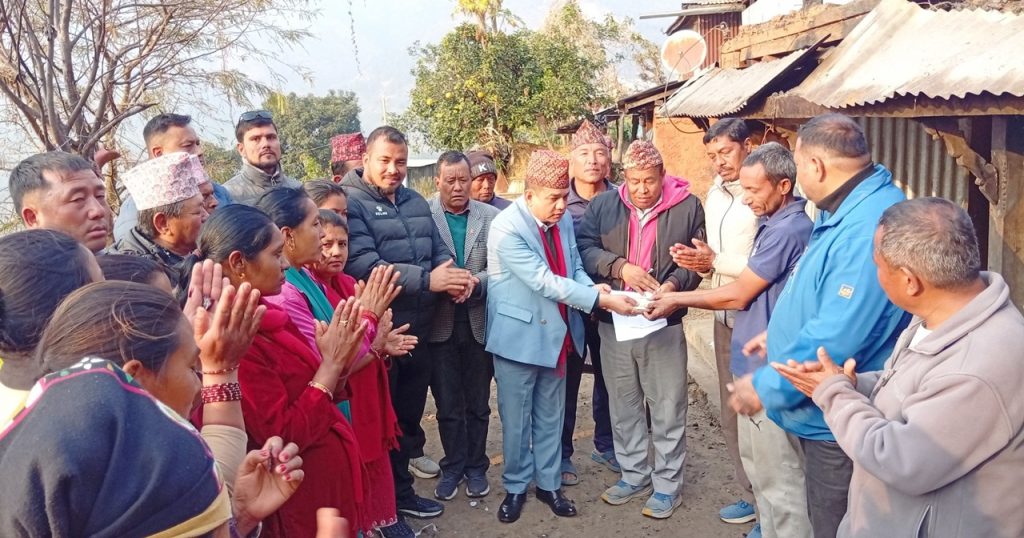 CPNUML Nuwakot provides financial assistance to fire victims