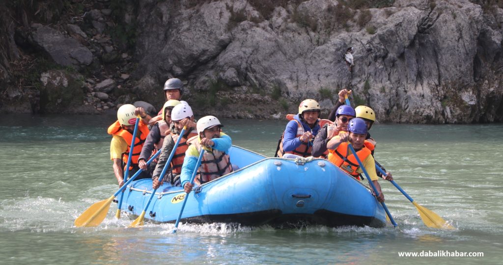 rafting in trisuli river devighat to kashitar