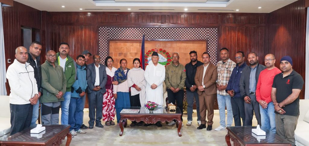 pm kp sharma oli meets suresj rajak family