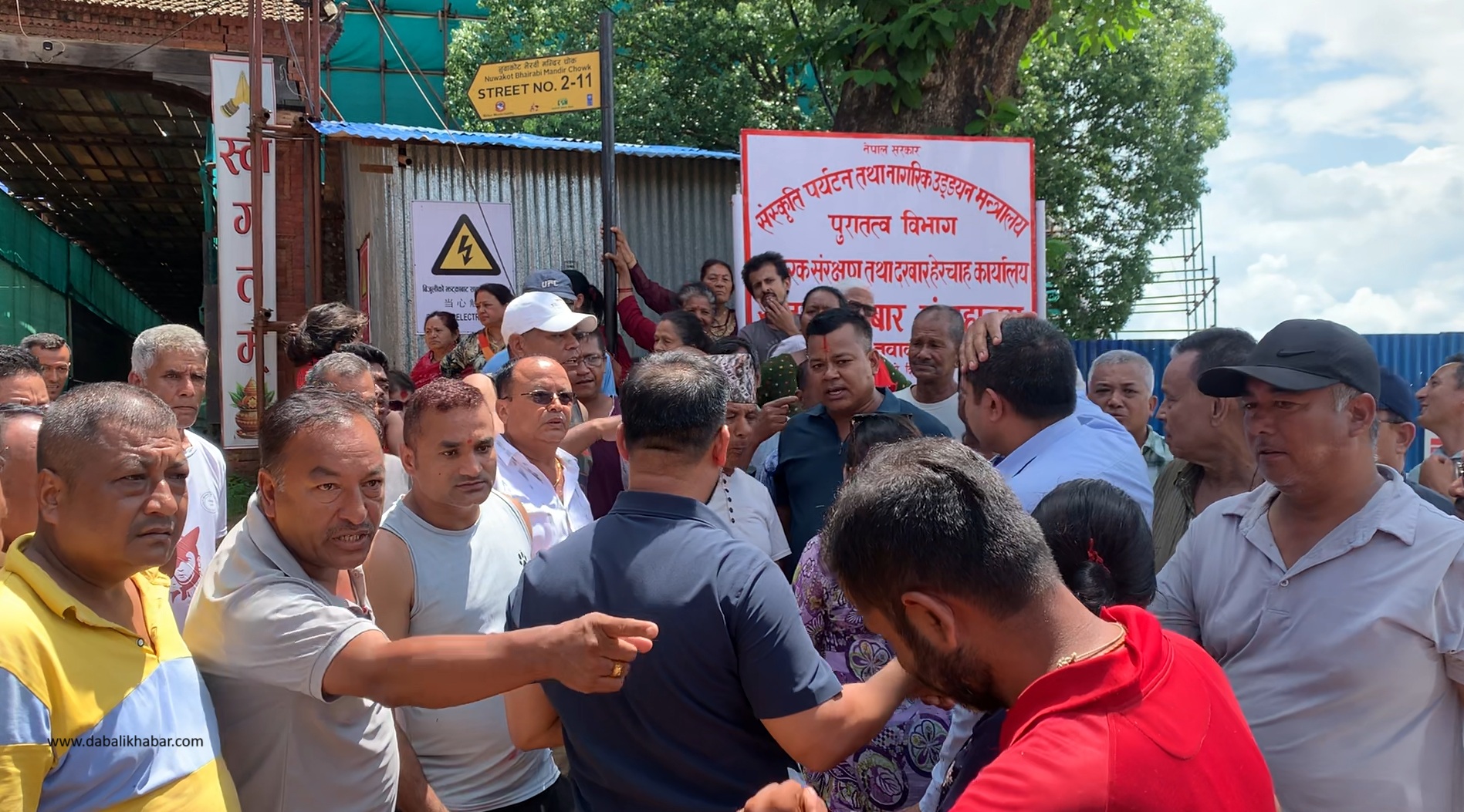 पुरातत्त्व विभागले पृथ्वीनारायण शाहको मूर्ति लादाँ स्थानीयको विरोध