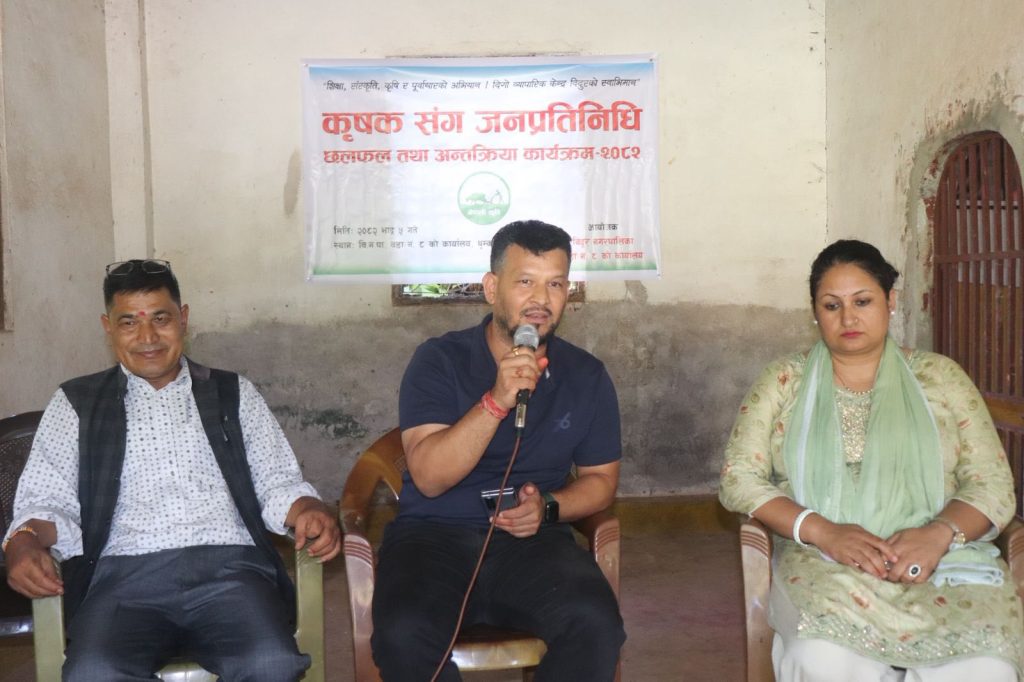mayor and deputy mayor with farmer