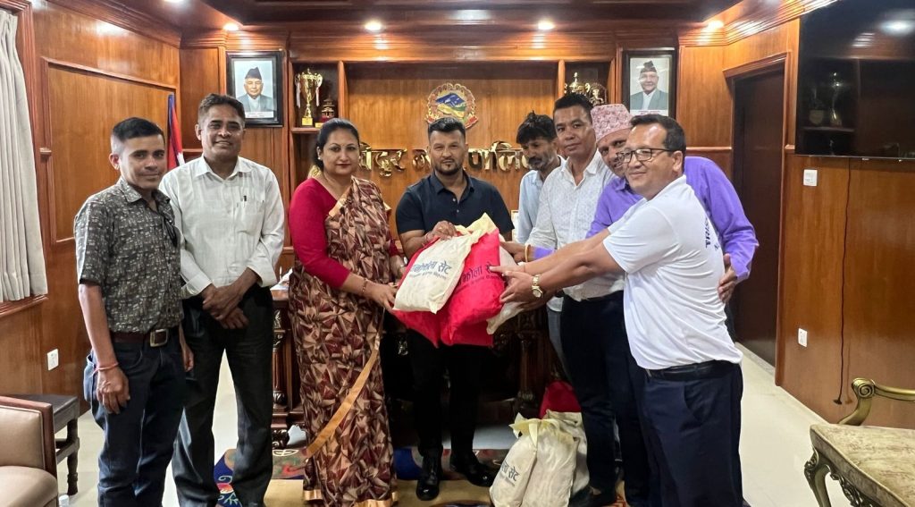 one woman and seven men are Fair Bag Gift Program to Reduce Maternal and Infant Mortality