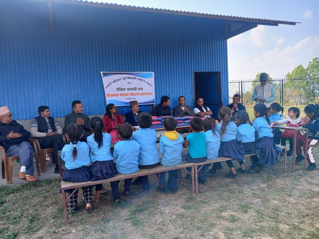 Distribution of materials and clothing to the area Nuwakot
