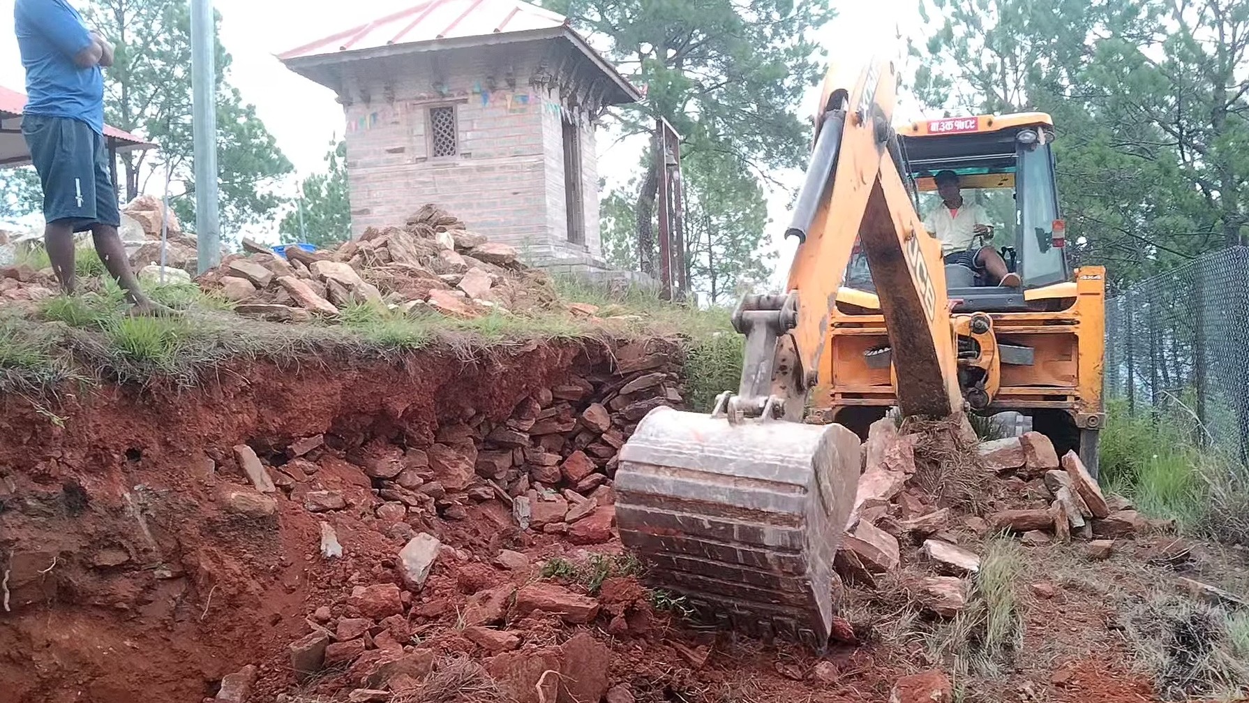 भैरमकोटगढी भत्काउँदै नगरपालिका, पुरातात्विक सम्पदा संकटमा