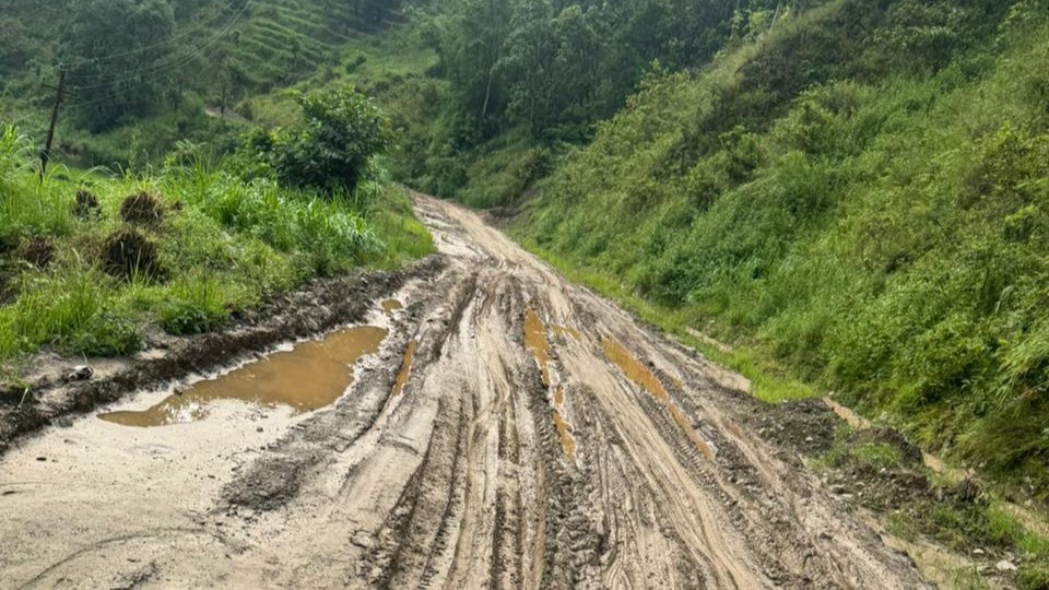 मध्यपहाडी लोकमार्गको सामरी–भर्याङभुरुङ सडकखण्ड हिलाम्मे, दुर्घटनाको जोखिम उच्च