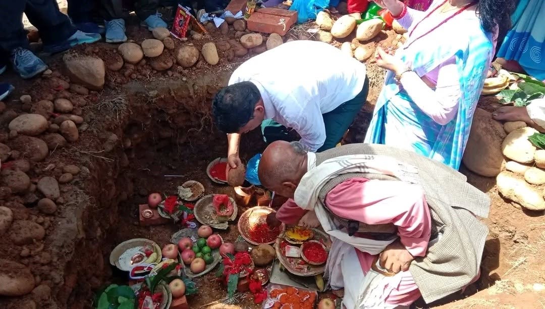 लिखुको प्रशासकीय भवन निर्माणको शिलान्यास
