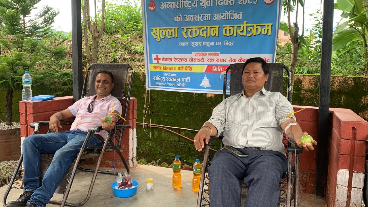 २१ जनाद्वारा रक्तदान