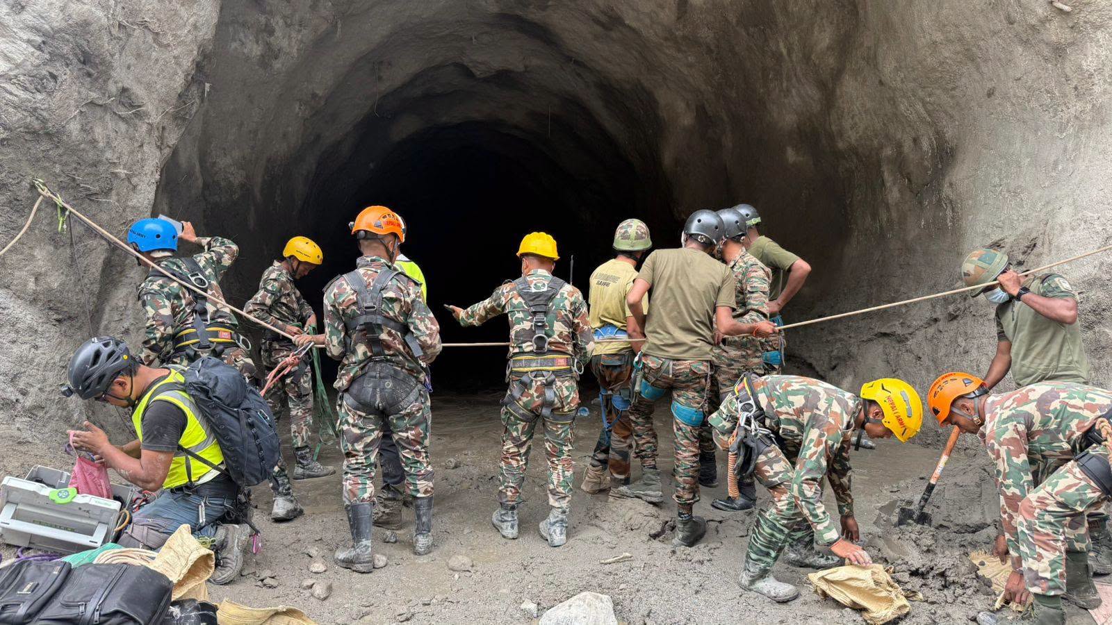 पहिरो र बाढीका कारण थप एकसय १० जनाको उद्धार