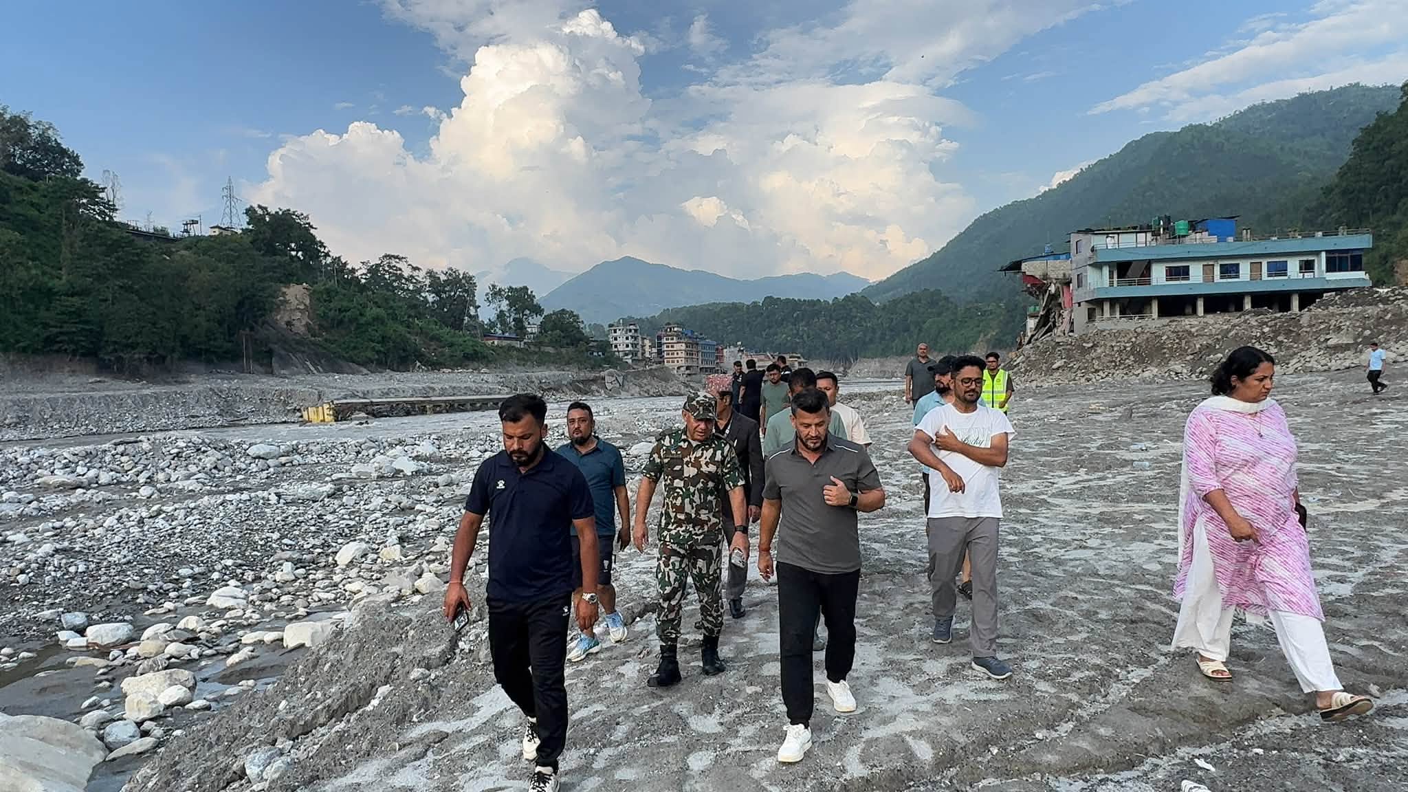 बाढीपछि भौतिक पूर्वाधार पुनर्निर्माण र राहत वितरण तीव्र पारिँदै