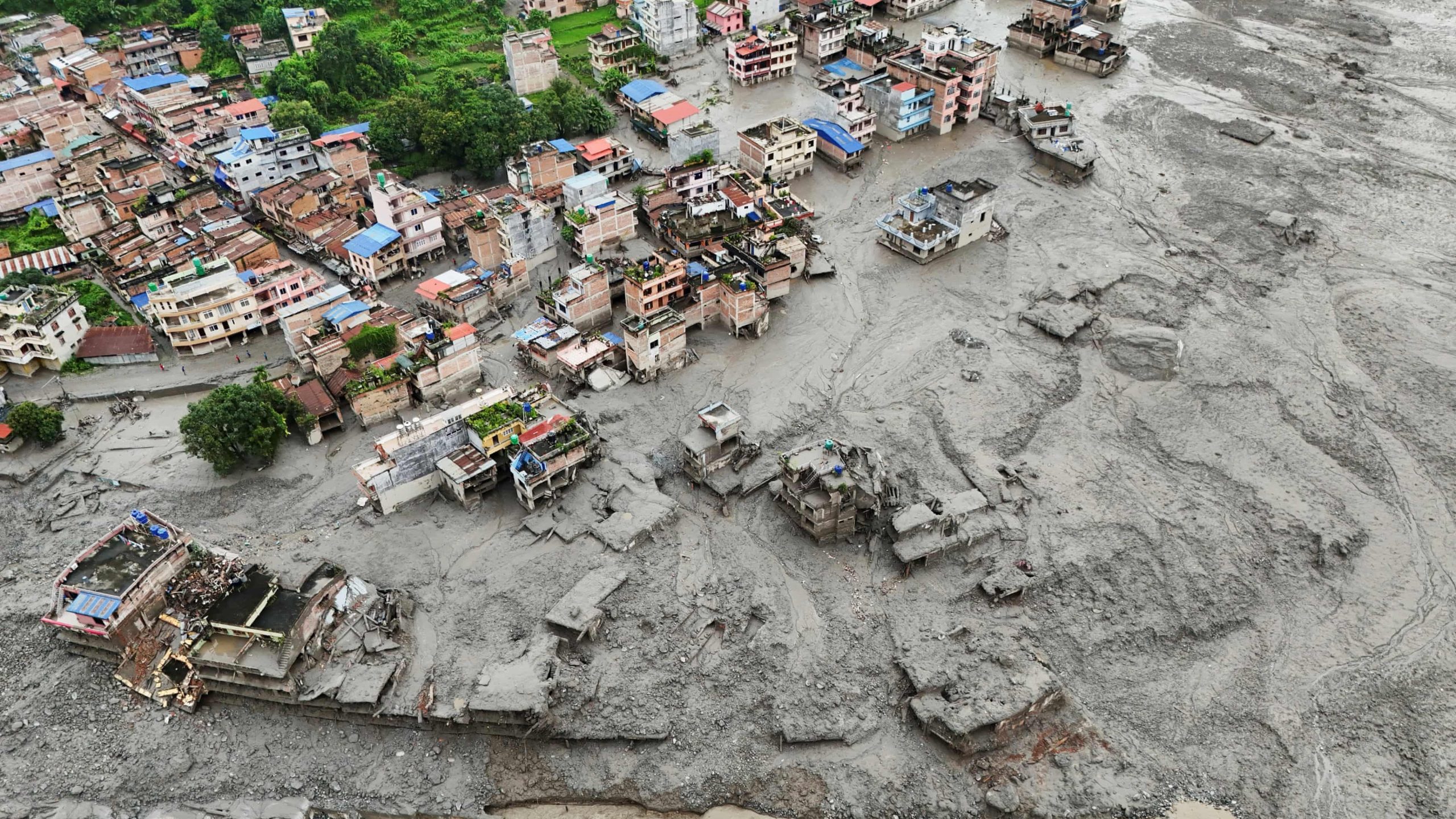 नुवाकोटका १२ निर्माण सामग्री उद्योग तथा फर्म ध्वस्त, तीन व्यवसायी बेपत्ता